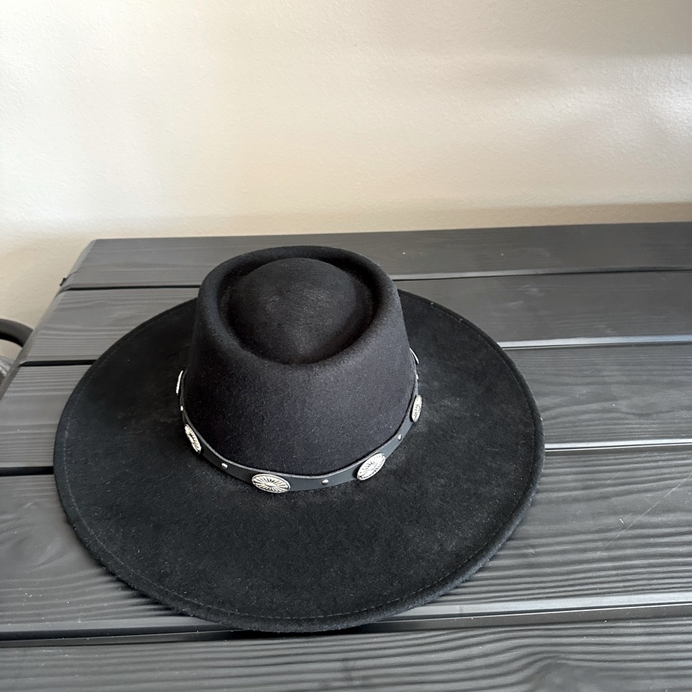 Idyllwind hat, like new. Only worn once